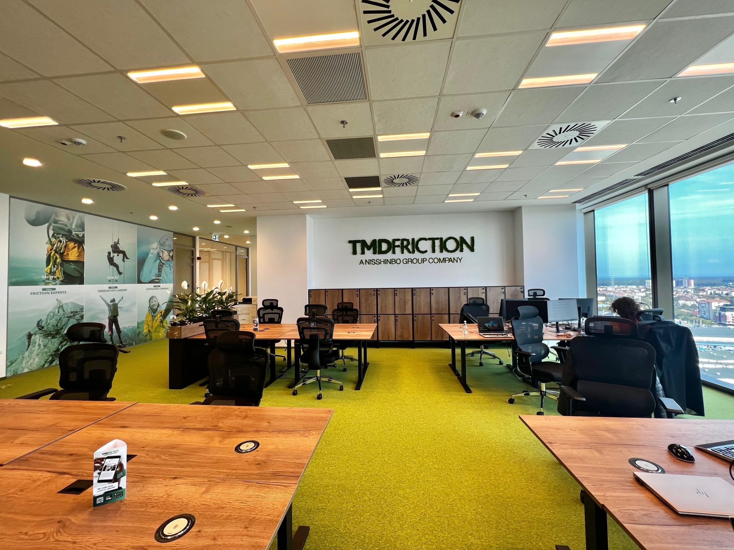 logo din licheni perete branding premium