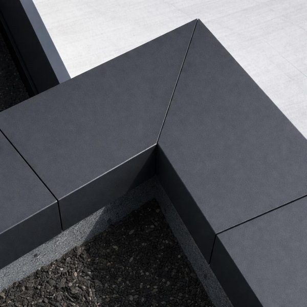 Capace de atic aluminiu indio