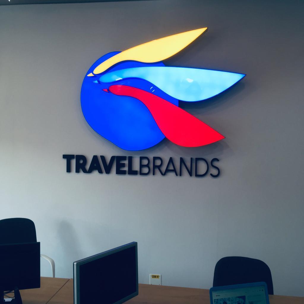 Casetă luminoasă custom Timișoara — forme complexe Travel Brands debitare sudură laser, execuție Indio