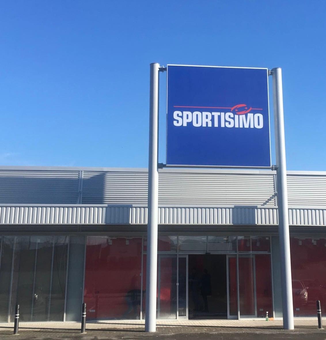 Casetă luminoasă mari dimensiuni 6x6 m Timișoara — structură stâlpi 12 m iluminare LED, execuție Indio