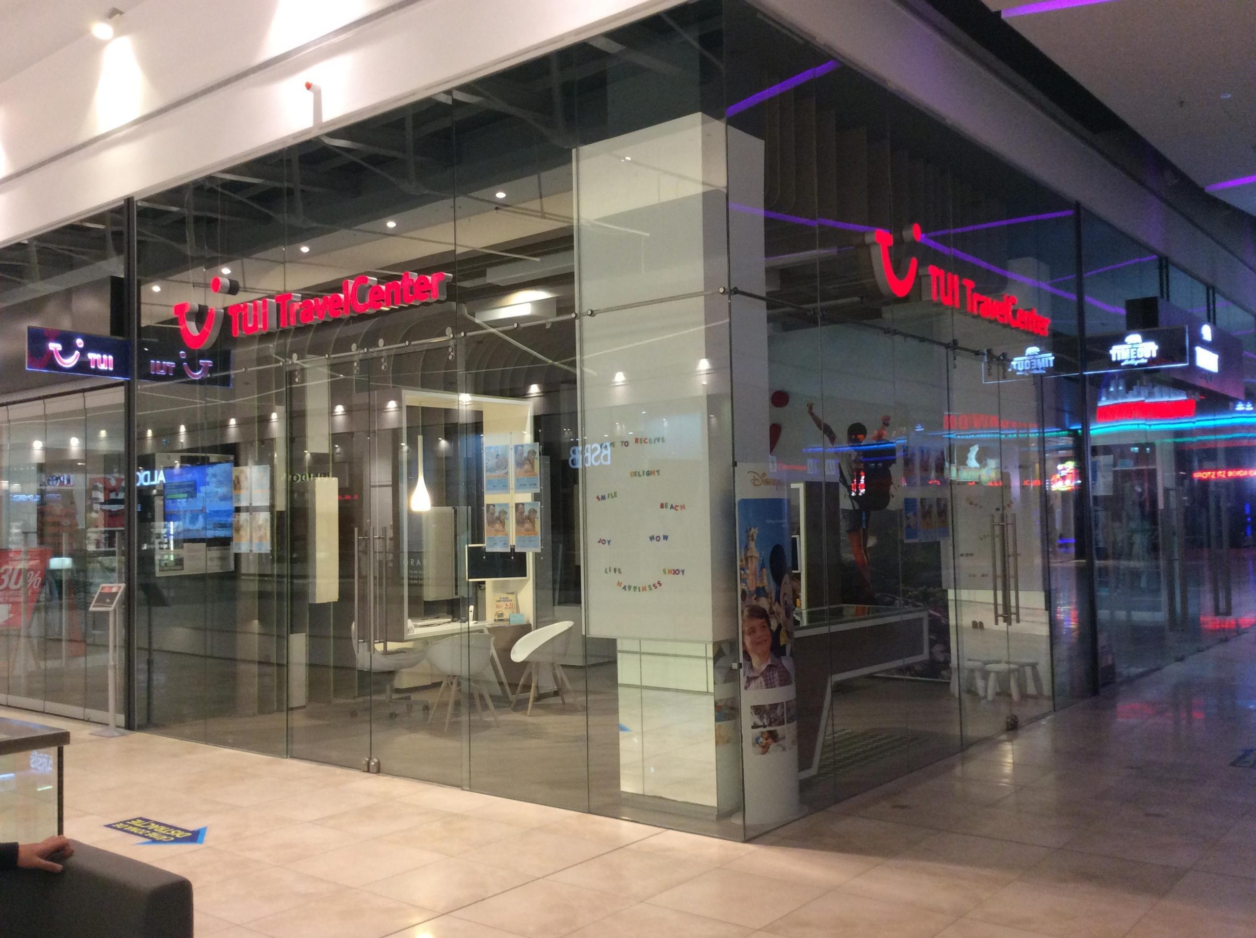Litere volumetrice aluminiu TUI Travel Center Ploiești — execuție Indio