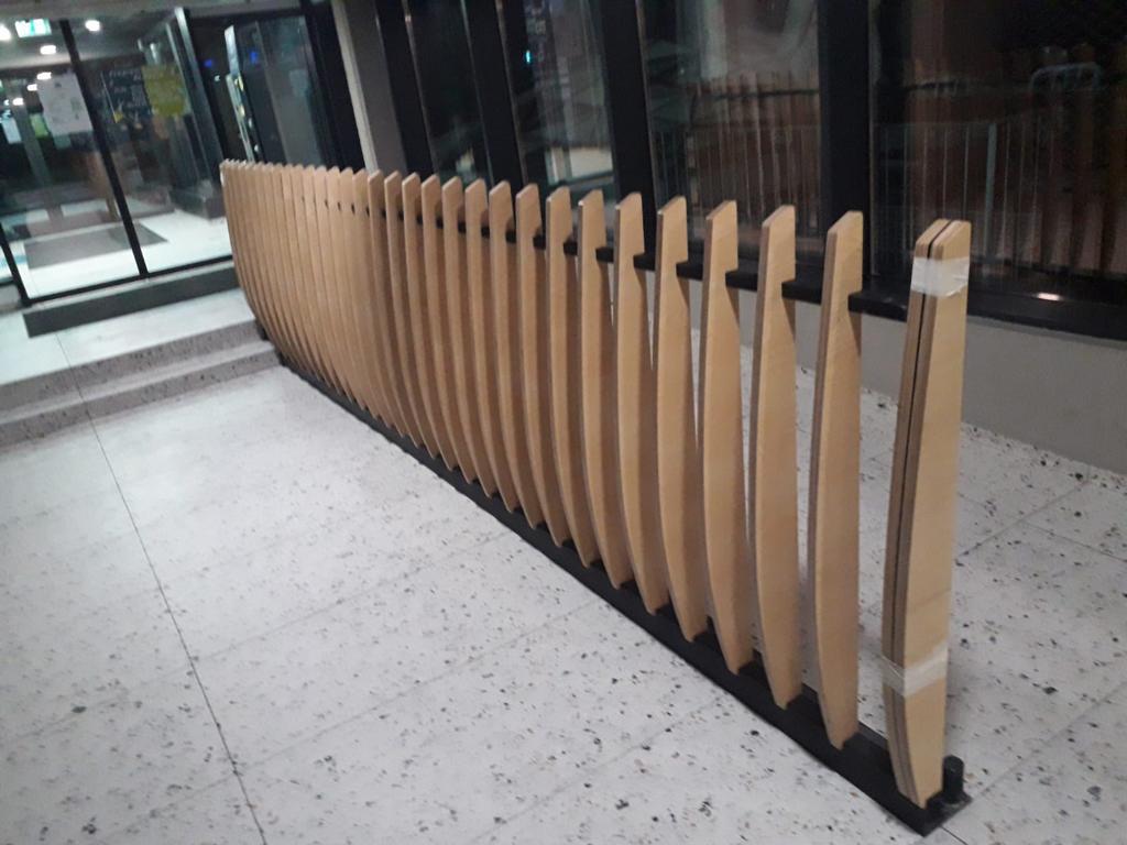 Balustrade metalice cu inserții din lemn Promenada Mall București